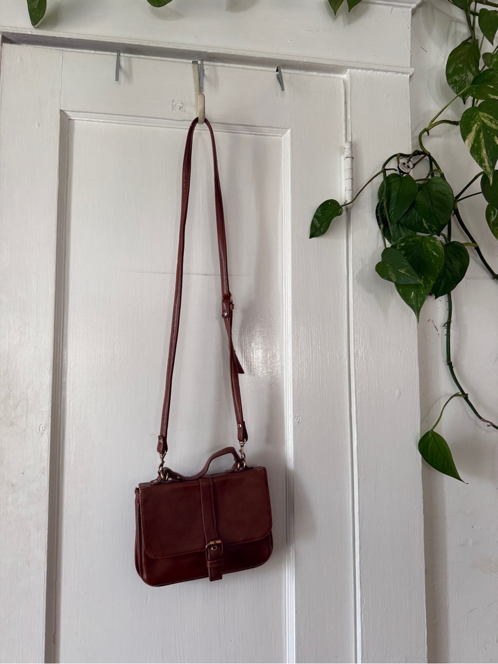 Classic Brown Leather Crossbody Satchel - Unbranded